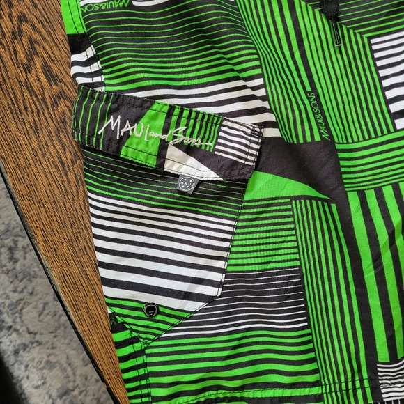 Maui and Sons Green Black White Striped Geometric Board Shorts Size Men's 30 - Picture 4 of 10